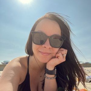 Meet your Posher, Demi